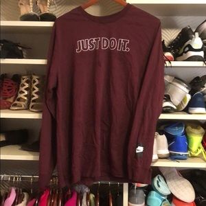 Nike tee. XL. Maroon